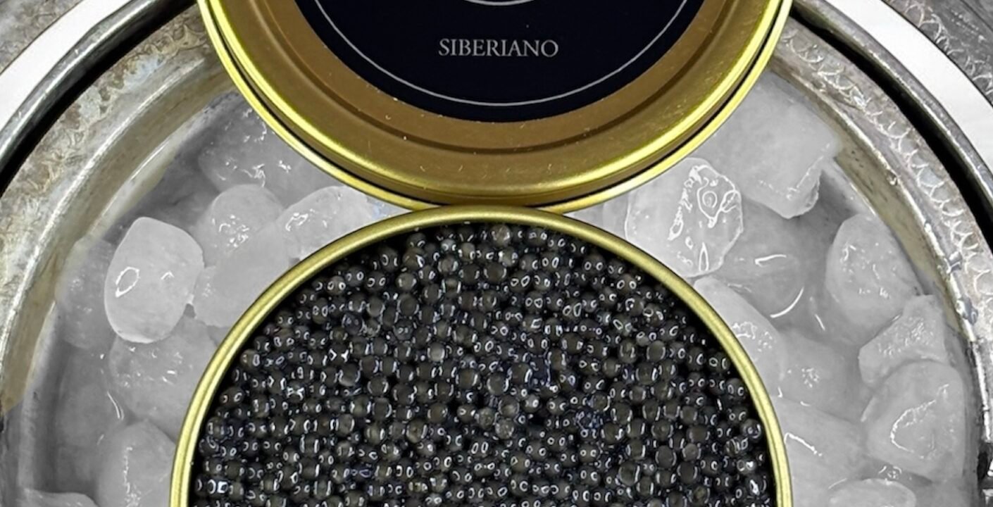 Lata de Caviar Siberiano Clásico de Caviar Masters sobre hielo